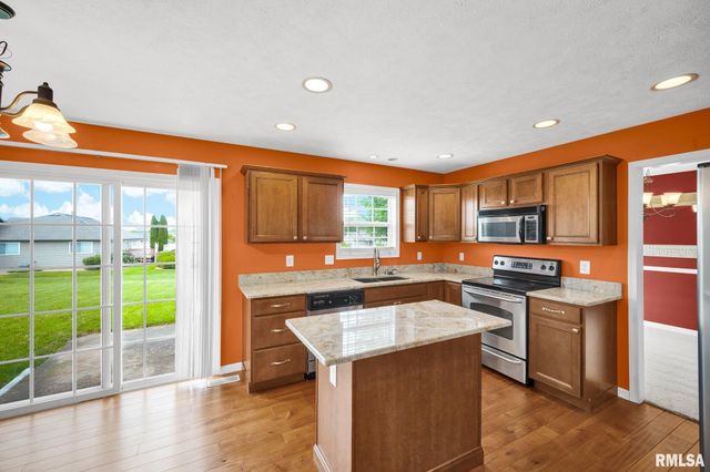 2007 W MINERS Drive, Dunlap, IL 61525