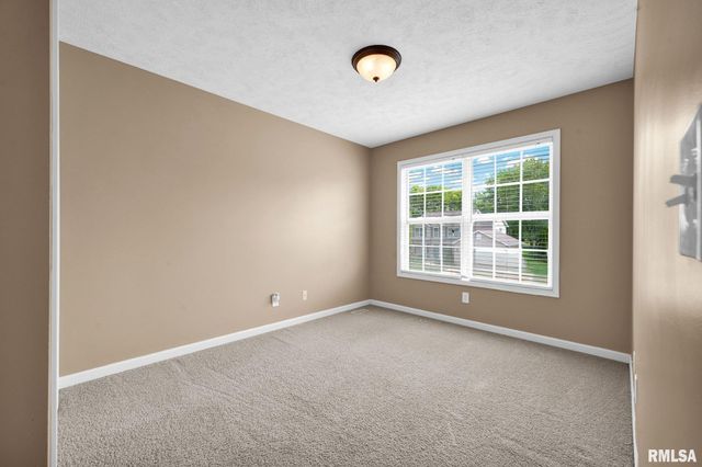 2007 W MINERS Drive, Dunlap, IL 61525