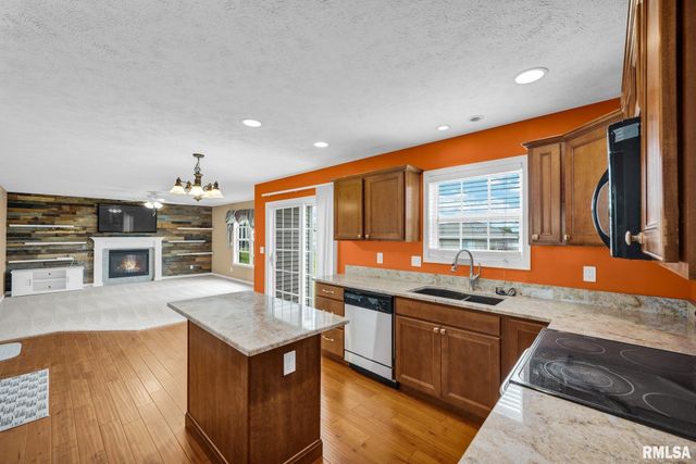 2007 W MINERS Drive, Dunlap, IL 61525