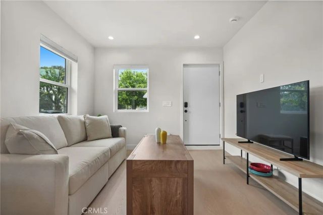 6641 Dannyboyar, West Hills, CA 91307