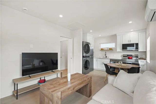 6641 Dannyboyar, West Hills, CA 91307