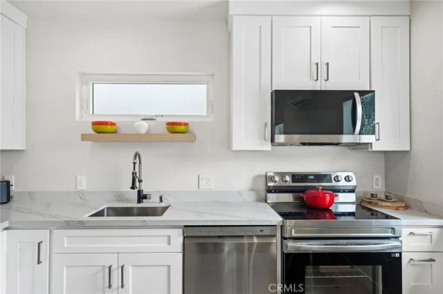 6641 Dannyboyar, West Hills, CA 91307