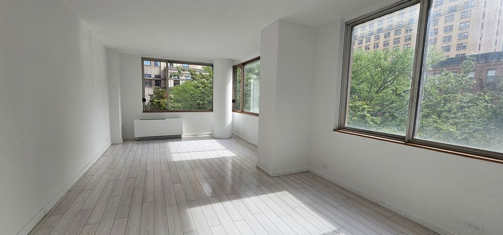 350 W 50th St Apt 4K, New York City, NY 10019