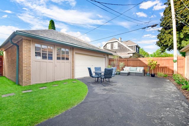 2224 N 60th STREET, Milwaukee, WI 53208