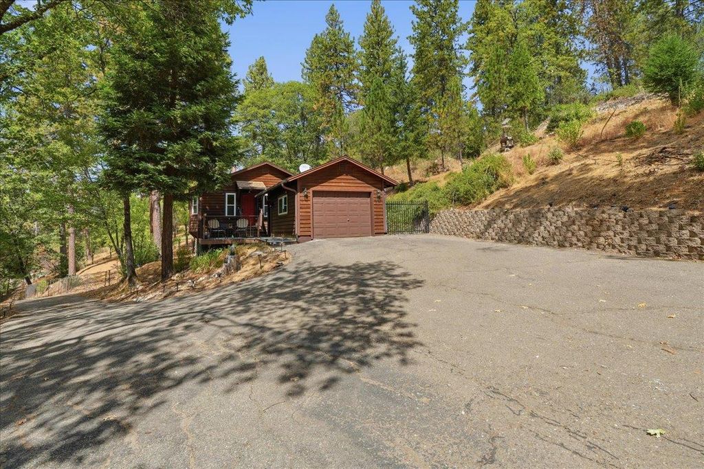 8841 Mosquito Rd, Placerville, CA 95667