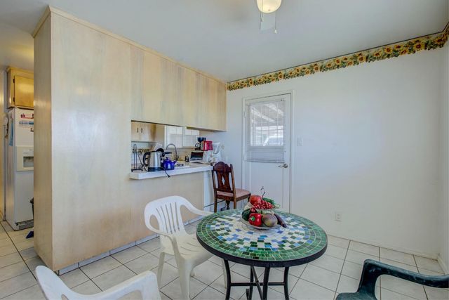 8758 Florin Rd, Sacramento, CA 95828