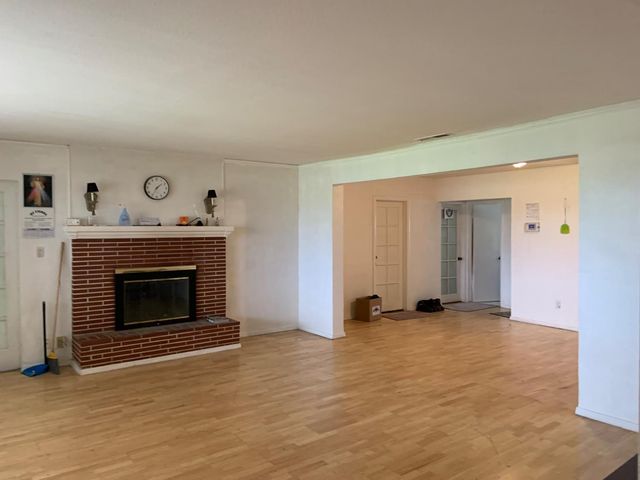 8758 Florin Rd, Sacramento, CA 95828