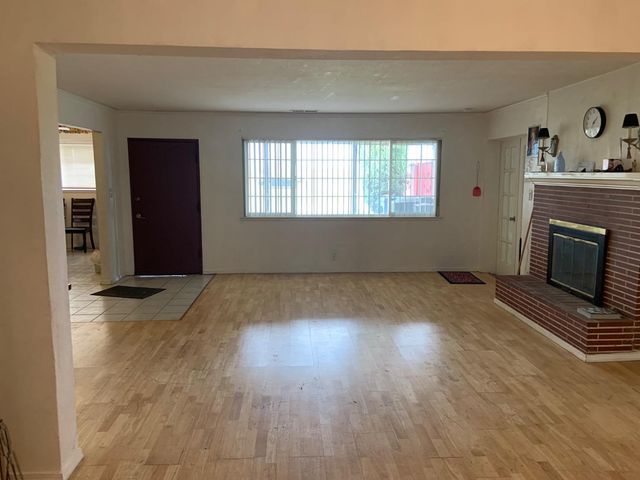 8758 Florin Rd, Sacramento, CA 95828