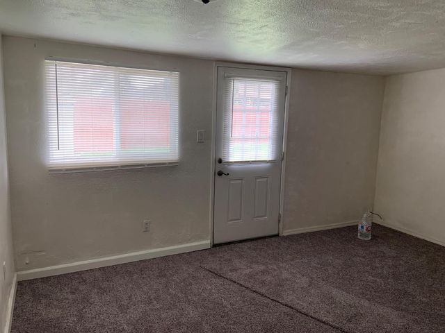 8758 Florin Rd, Sacramento, CA 95828