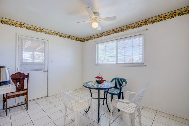 8758 Florin Rd, Sacramento, CA 95828