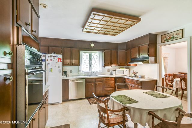 19 Crown Road, Ewing, NJ 08638