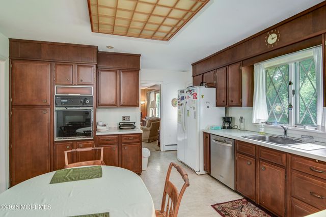 19 Crown Road, Ewing, NJ 08638