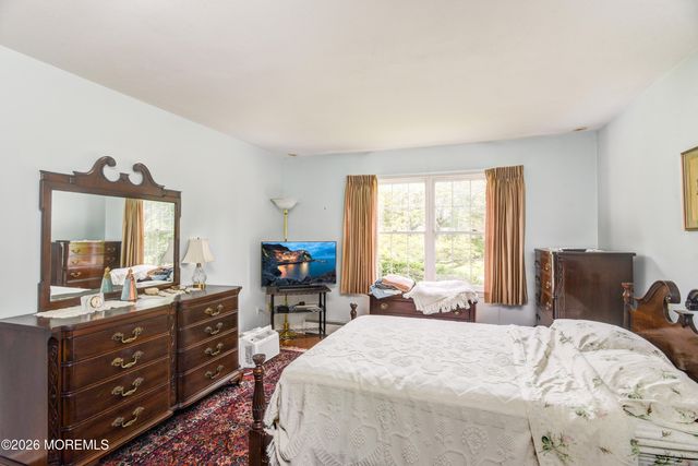 19 Crown Road, Ewing, NJ 08638