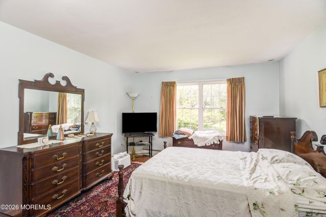 19 Crown Road, Ewing, NJ 08638