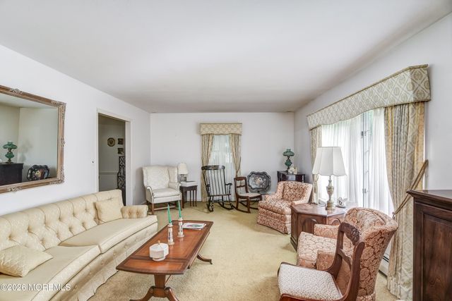 19 Crown Road, Ewing, NJ 08638