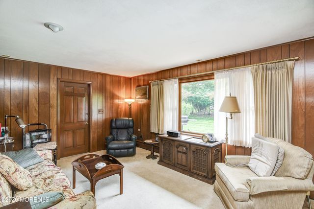 19 Crown Road, Ewing, NJ 08638