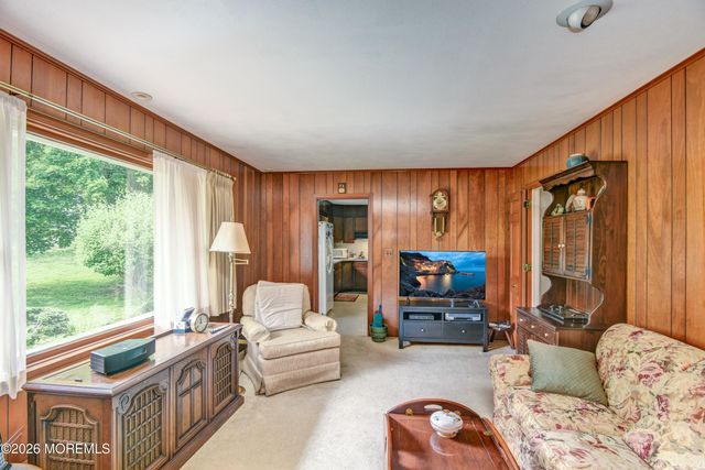 19 Crown Road, Ewing, NJ 08638