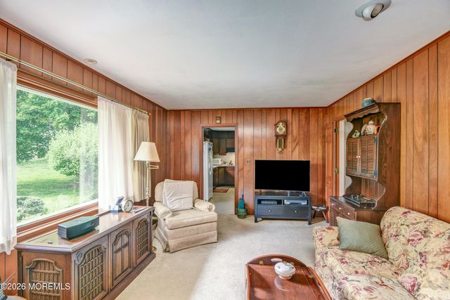 19 Crown Road, Ewing, NJ 08638