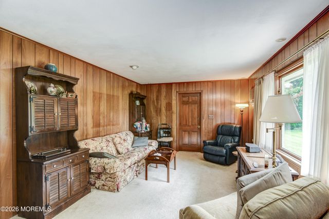 19 Crown Road, Ewing, NJ 08638