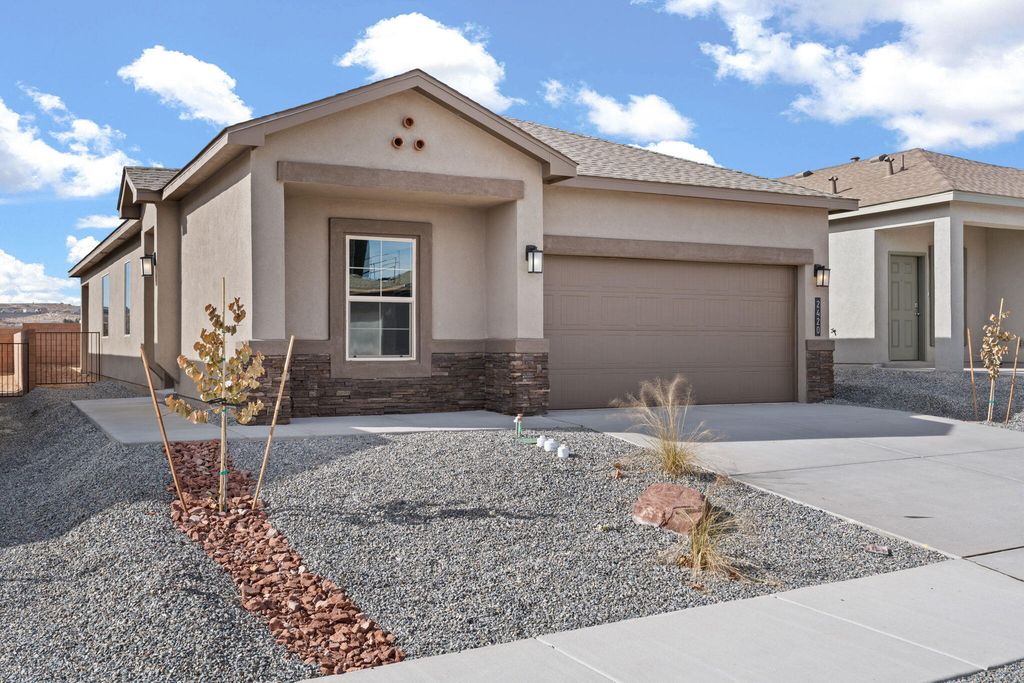 1521 Gleneagles Street NE, Rio Rancho, NM 87144