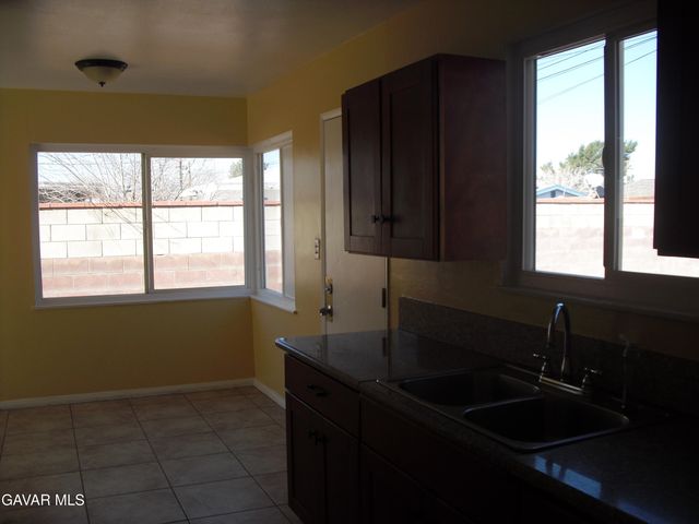 359 E Langhorn Street, Lancaster, CA 93535