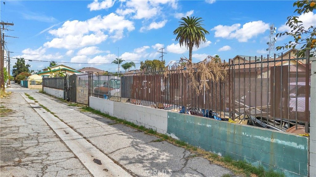 232 W 108th Street, Los Angeles, CA 90061 — exterior