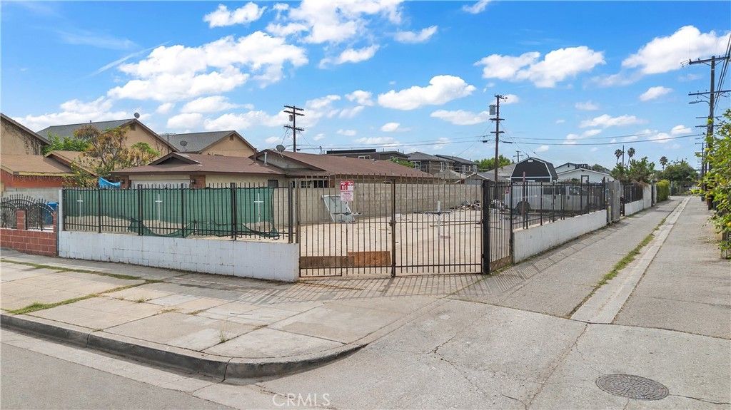 232 W 108th Street, Los Angeles, CA 90061 — photo 2