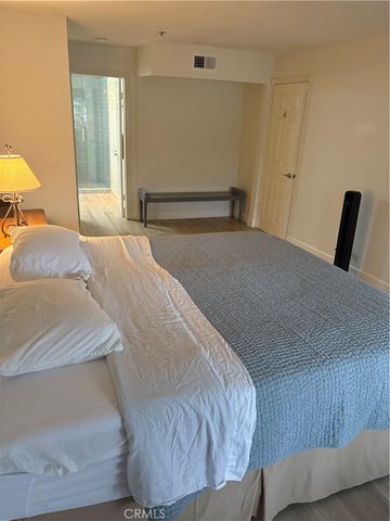 240 Nice Lane 101, Newport Beach, CA 92663