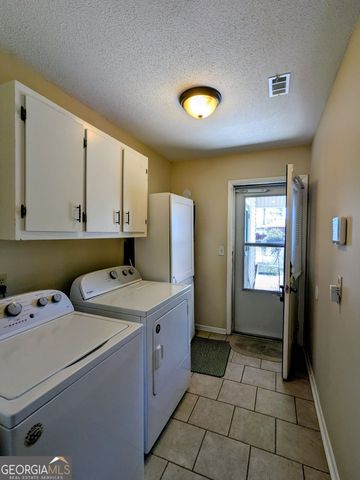 27 Park Avenue, Hazlehurst, GA 31539