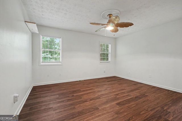 4827 Oakwood Court, Loganville, GA 30052