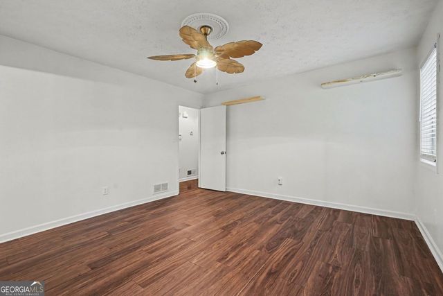 4827 Oakwood Court, Loganville, GA 30052