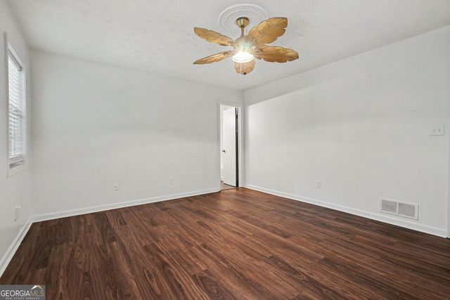 4827 Oakwood Court, Loganville, GA 30052