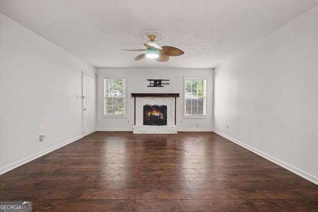 4827 Oakwood Court, Loganville, GA 30052