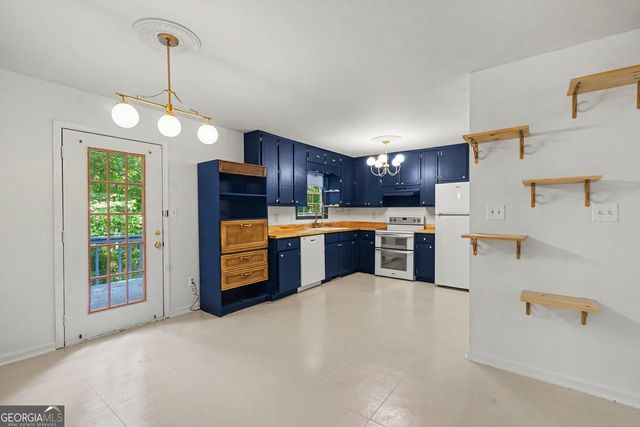 4827 Oakwood Court, Loganville, GA 30052