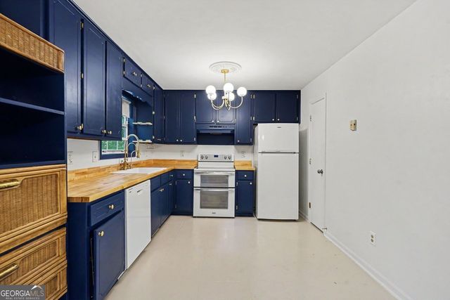 4827 Oakwood Court, Loganville, GA 30052