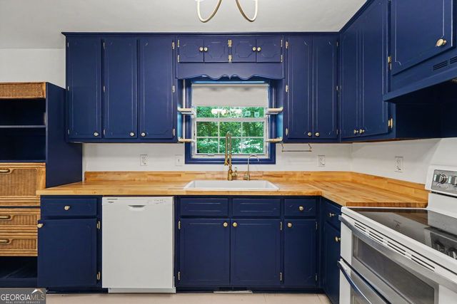 4827 Oakwood Court, Loganville, GA 30052