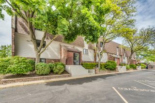 441 Elm Street 3A, Deerfield, IL 60015