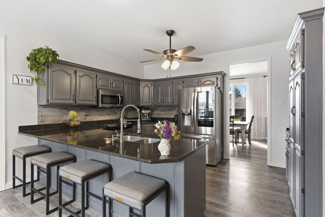 701 E Bennett Court, Nixa, MO 65714