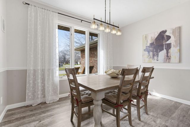 701 E Bennett Court, Nixa, MO 65714