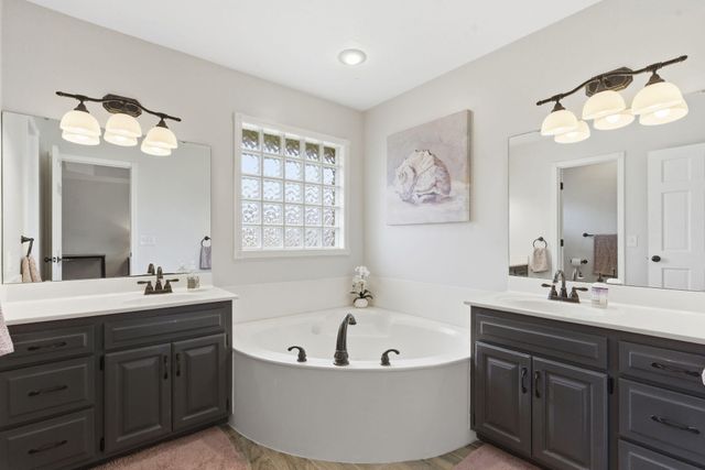 701 E Bennett Court, Nixa, MO 65714