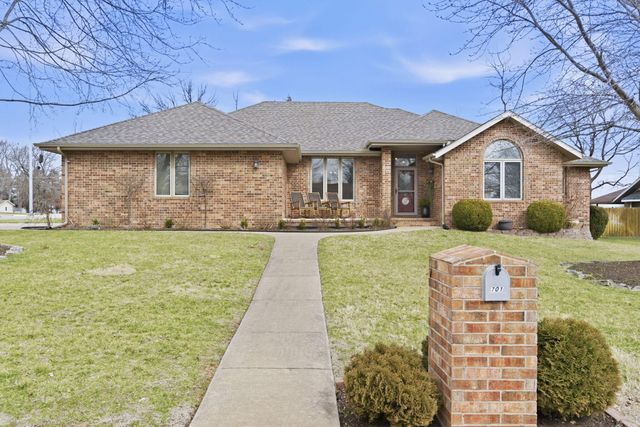701 E Bennett Court, Nixa, MO 65714