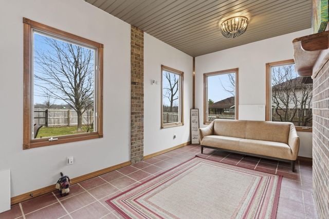 701 E Bennett Court, Nixa, MO 65714