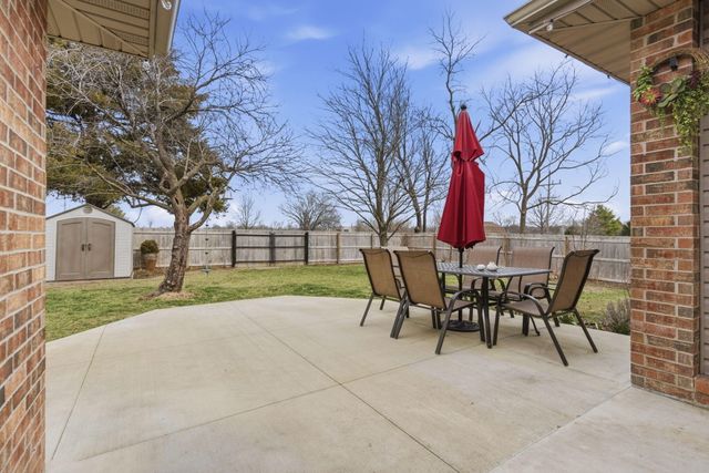 701 E Bennett Court, Nixa, MO 65714