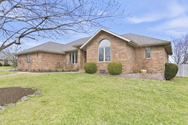 701 E Bennett Court, Nixa, MO 65714
