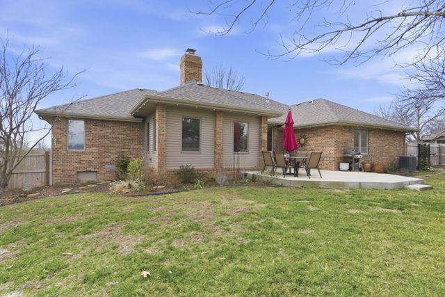 701 E Bennett Court, Nixa, MO 65714