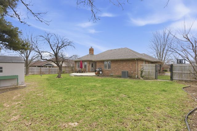 701 E Bennett Court, Nixa, MO 65714