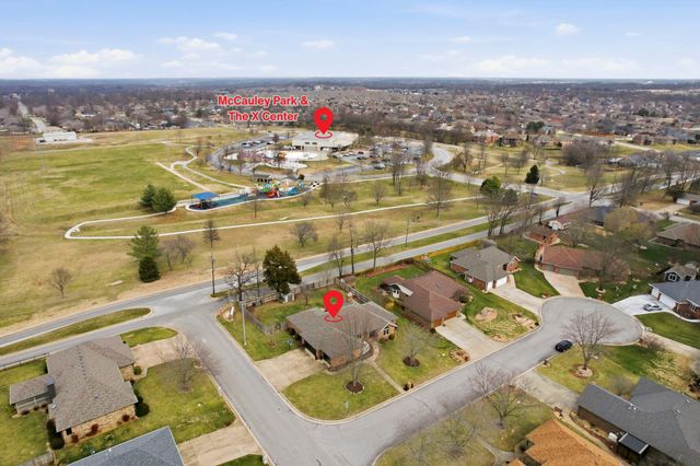 701 E Bennett Court, Nixa, MO 65714