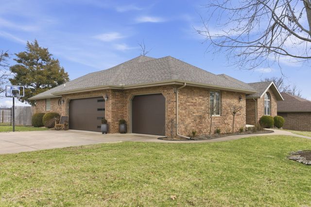 701 E Bennett Court, Nixa, MO 65714