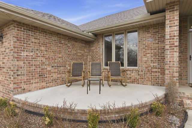 701 E Bennett Court, Nixa, MO 65714