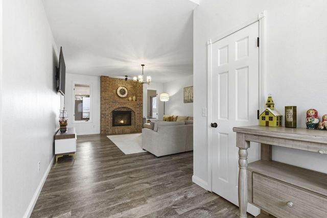 701 E Bennett Court, Nixa, MO 65714